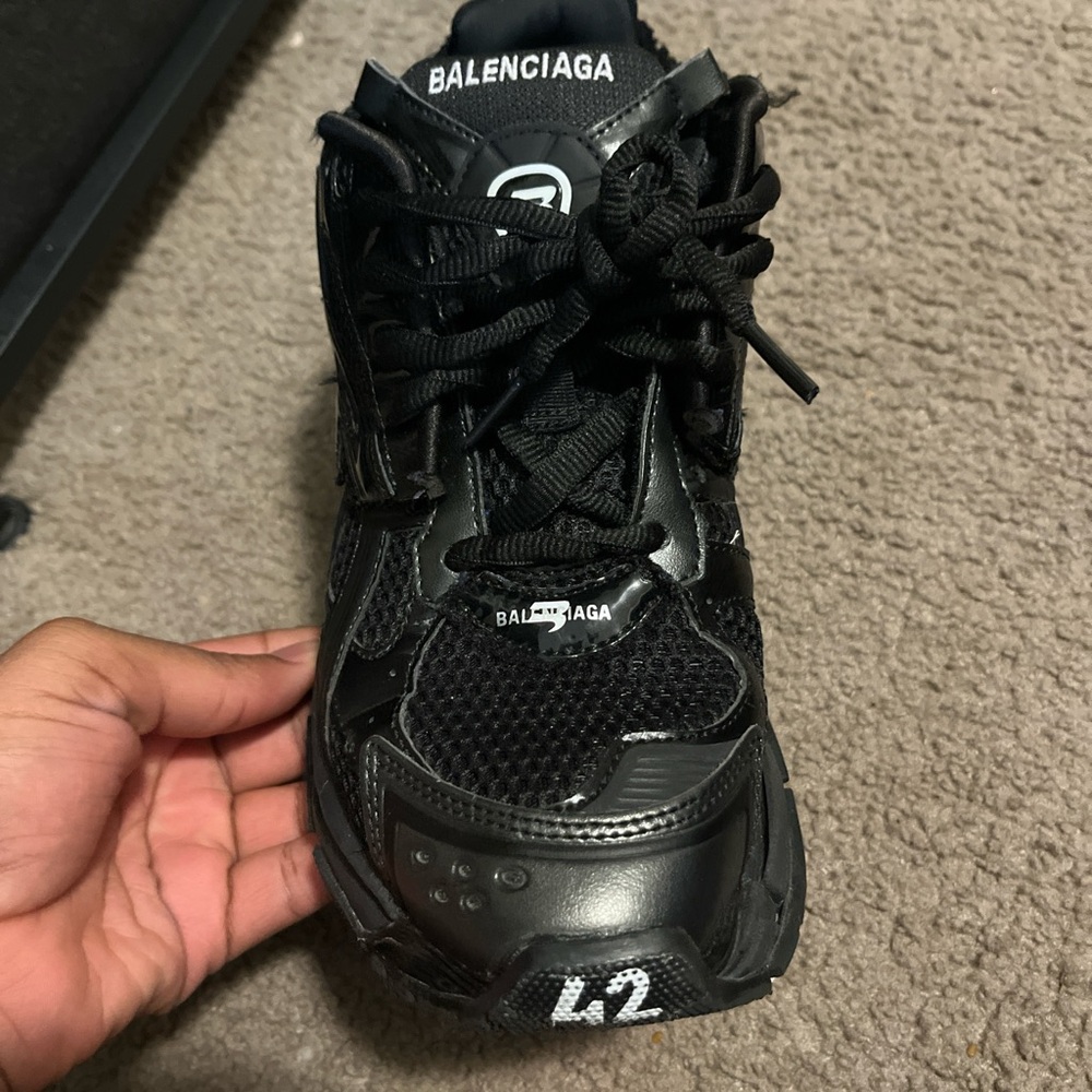 balenciaga runners size